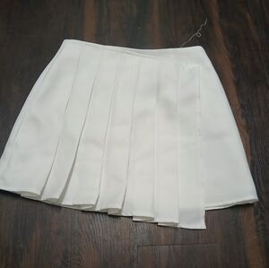 Elegant White Pleated Skirt